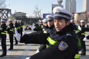 协警到底算不算警察？工资低、风险高，出了事谁担责？