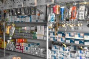 你心里想，哦，五金店嘛，不就是卖工具和零件的地儿？