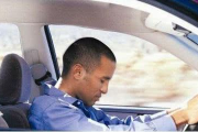 疲劳驾驶怎么处罚？一不小心睁眼睡可能丢驾照还坐牢？