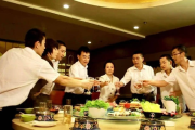 你有没有在饭局上听过这样的故事？