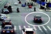 闯红灯怎么算？误拍能申诉吗？交警没拦你就不算完？