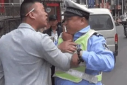 什么叫‘流氓’不是骂人，是违法！这5种行为，警察真会立案！