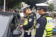 交警几点下班？查车扣分真得等他们‘打卡下班’才安全？