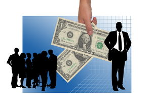 公司逼我从全职变兼职，工资还拖着不给，咋办？
