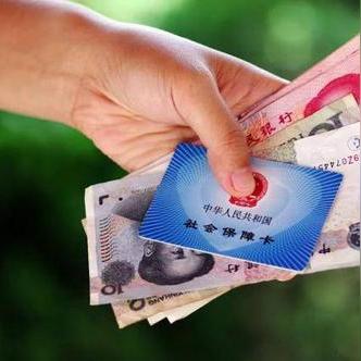 快生了却被公司辞退，还说不给交社保？这口气谁能咽得下！