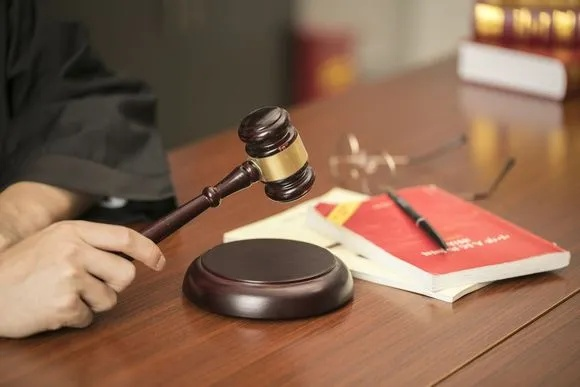 法院判了离婚，那判决啥时候能真正落地执行啊？
