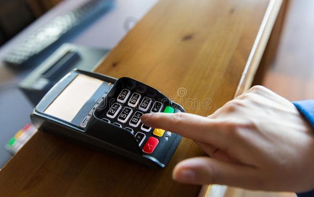 家暴离婚？施暴者必遭3重惩罚：赔钱、少分财产、丢孩子！