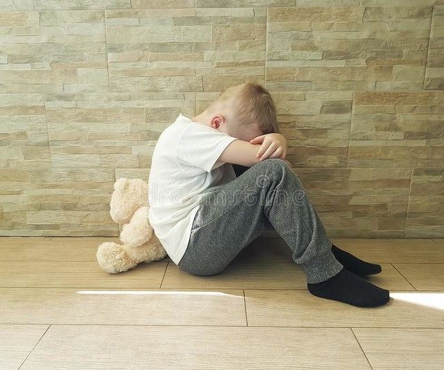 家暴离婚？施暴者必遭3重惩罚：赔钱、少分财产、丢孩子！