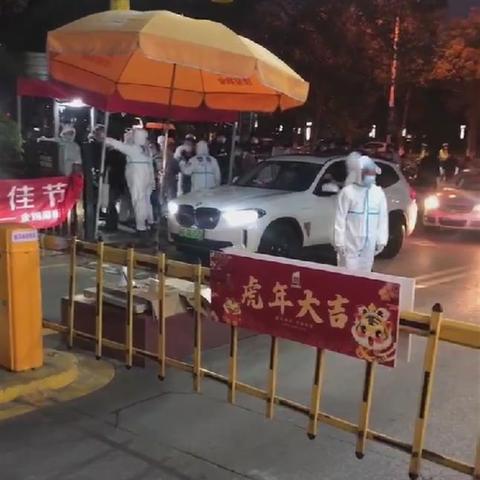 房子逾期1年没交付，我能直接退房吗？