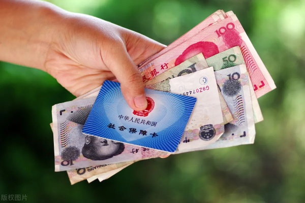 企业只发工资不交社保，员工是赚了还是亏了？