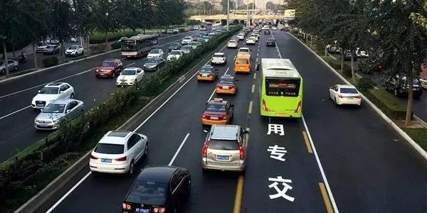 占用公交车道怎么处罚？后果可能比你想象的更严重！