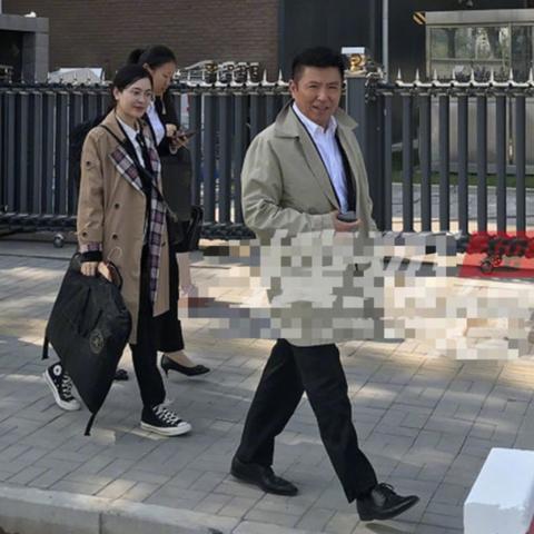 好嘞，大伙儿好，我是你们的老朋友，你的名字]律师。今天咱们来聊个大伙儿可能都关心，也挺闹心的事儿，网贷被骗了，我还能去法院告他们吗？这事儿有没有个时间限制？过了多久就不能告了？