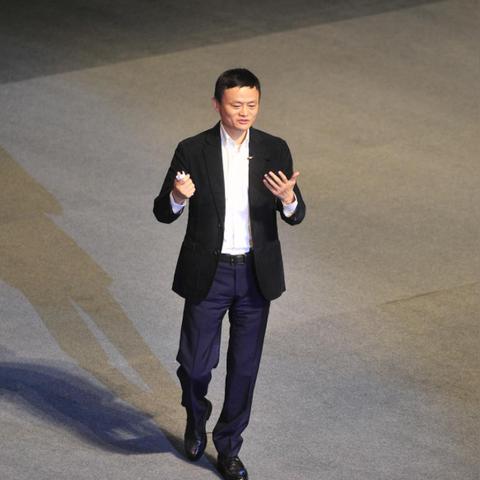 京东逾期一年，费用会不会让你债台高筑？律师来聊聊