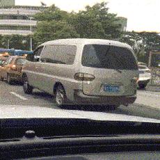 开车不小心撞了人，只是轻伤，到底该怎么赔付？