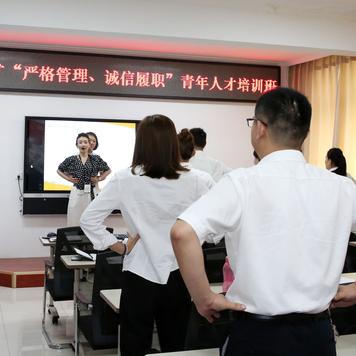 矿上受了轻伤咋赔偿？流程是啥？钱从哪儿来？
