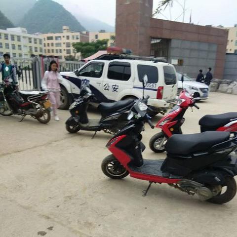 多人群殴致人轻伤，警察会怎么处理？自己要做什么？