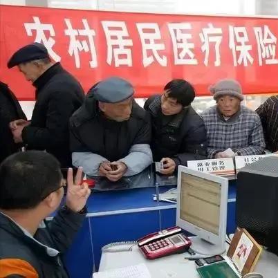 社保个人不交会怎样？如何避免风险？