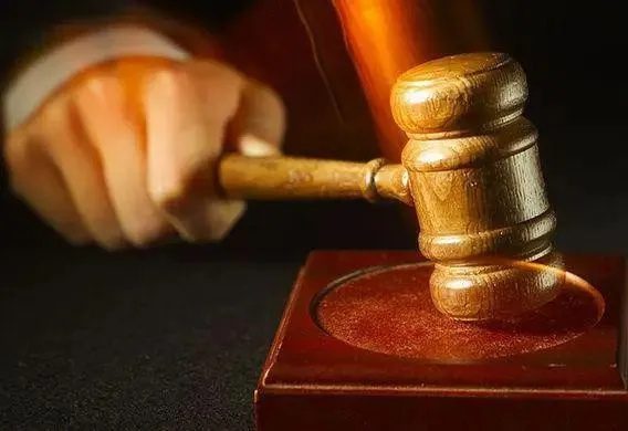轻伤对方不愿调解，法院会怎么判？要注意什么？