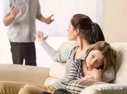 好嘞，各位朋友，今天咱们来聊个挺常见但也挺让人头疼的事儿，万一俩人起冲突，动了手，结果双方都挂了彩，都说自己是轻伤，这时候法律上咋认定？责任又该咋算呢？别着急，听我这个老法师慢慢给你捋捋