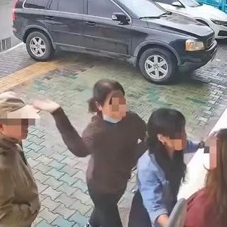把人打成轻伤，会怎么判刑？能不能私了？
