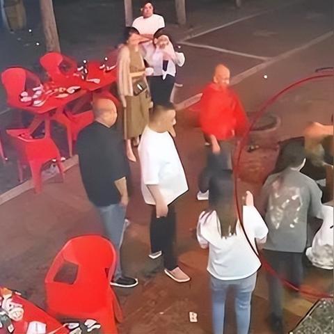 把人打成轻伤，会有啥后果？万一真碰上了，该咋办？