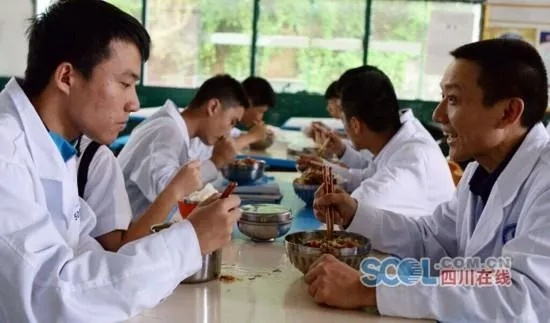 -职业，是你靠什么吃饭，比如教师、医生、农民