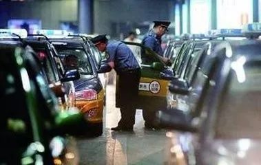 打车被绕路、拒载还态度差？教你三步合法怼回出租车乱象！