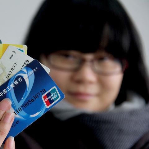 收到贷款逾期短信就慌了？别急，先搞清这三件事！
