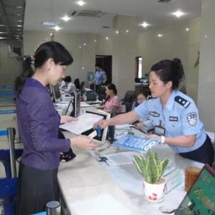车牌怎么过户？流程不清卡在半路，一招教你顺利换主不踩坑！