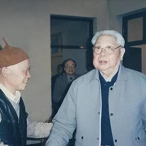 遇到碰瓷怎么办?别慌,三步教你反制假受伤套路 遇到碰瓷怎么办?别慌,三步教你反制假受伤套路