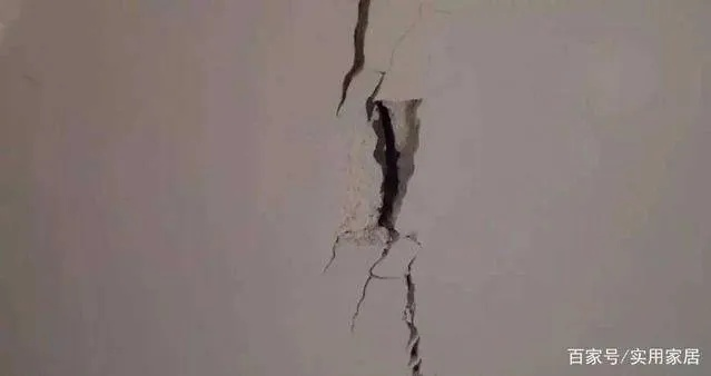 墙面裂缝怎么办?房子开裂是小事还是隐患?发现后该找谁负责? 墙面裂缝怎么办?房子开裂是小事还是隐患?发现后该找谁负责?
