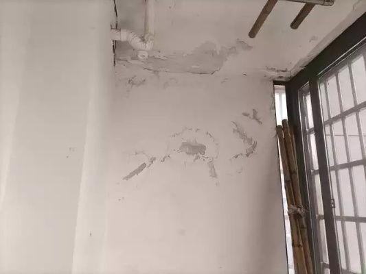 房子漏水怎么办?自家泡水了该找谁赔? 房子漏水怎么办?自家泡水了该找谁赔?