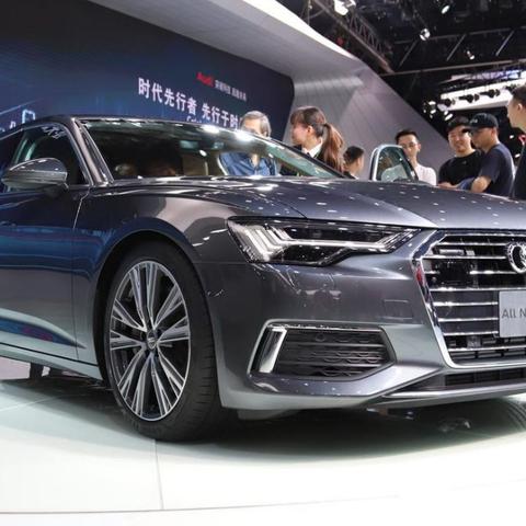 信用卡额度突然被降?别慌!三步教你应对并避免信用滑铁卢 信用卡额度突然被降?别慌!三步教你应对并避免信用滑铁卢