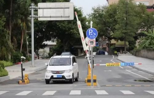 违章停车怎么举报？发现霸道车辆挡路，该不该出手？