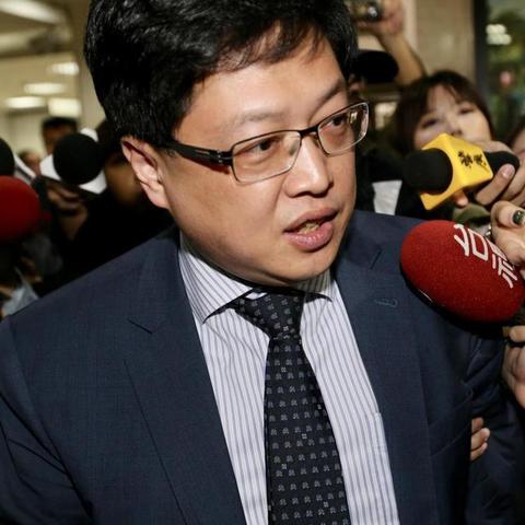 打官司请律师的利弊，遇到官司该怎么办？