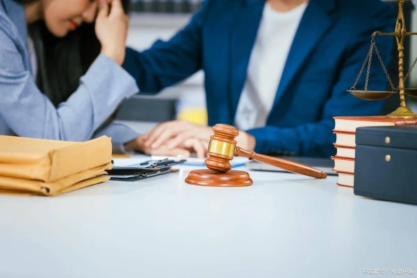 离婚开庭不请律师行吗？不请律师会有什么后果？