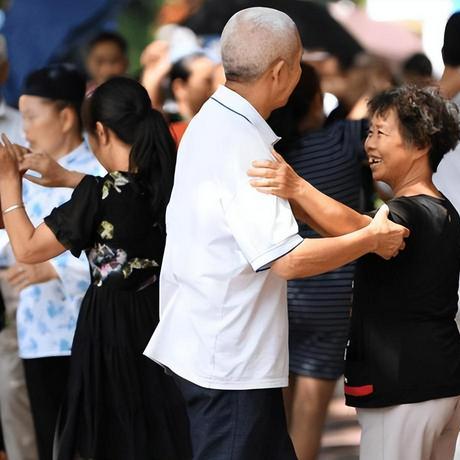 婚姻官司请律师多少钱？费用太高如何应对？