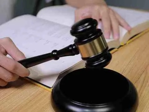 检察院起诉后必须请律师吗?突然被起诉了怎么办? 检察院起诉后必须请律师吗?突然被起诉了怎么办?