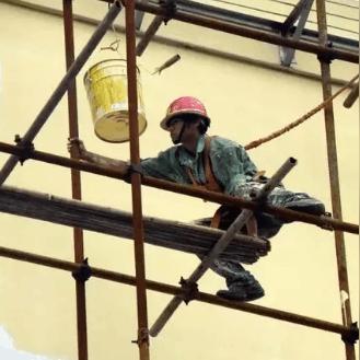 农民工工伤事故赔偿标准是多少？钱要不下来怎么办？