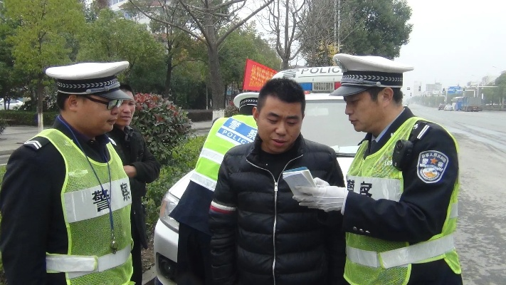 出车祸了怎么办？第一时间该做什么？交警没来之前千万别乱动！