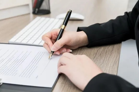 怎么挑选靠谱的律师事务所？合同协议模板怎么写？