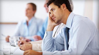 不请律师自己出庭？这样做明智吗？后果如何？