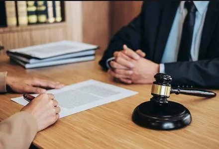 委托≠放手?聘请律师后本人还要出庭吗? 委托≠放手?聘请律师后本人还要出庭吗?