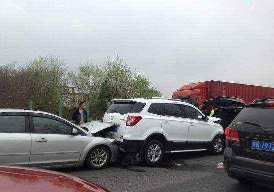 追尾事故怎么处理?被撞了慌什么,记住这五步稳赢! 追尾事故怎么处理?被撞了慌什么,记住这五步稳赢!