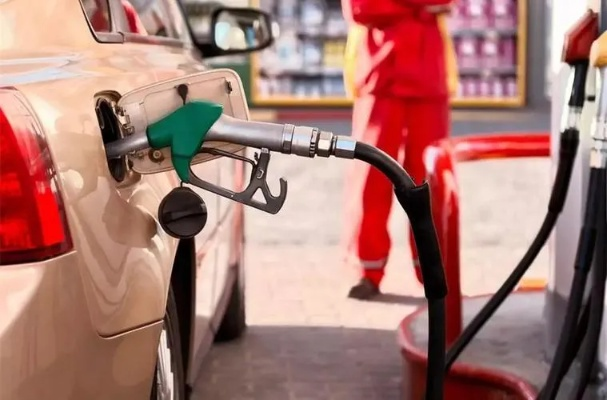 燃油费怎么算?加满一箱油到底该付多少才合理? 燃油费怎么算?加满一箱油到底该付多少才合理?