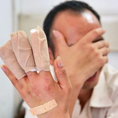 上下班路上出了交通事故，能算工伤吗？认定后赔偿咋弄？