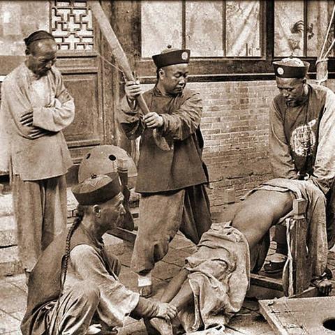 老赖欠钱不还真能打板子？古代惩戒到现代执行，到底谁说了算？