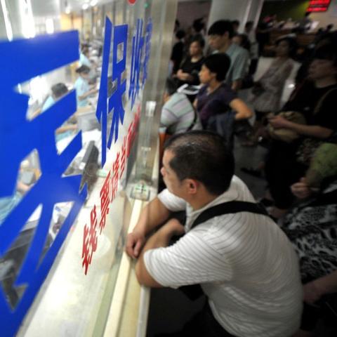 医保怎么交？断缴了怎么办？手把手教你避开看病自费大坑！