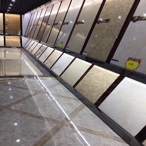 美女借钱给熟人，对方赖账不还？这种情面债到底该怎么讨回来？