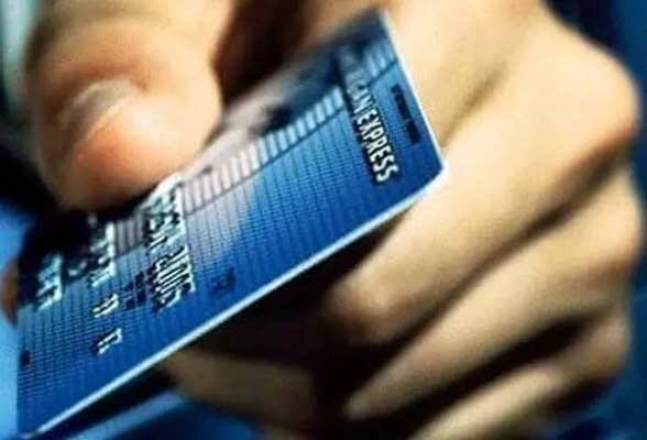 银行卡掉了怎么办？挂失晚了钱被刷光，银行真不赔？